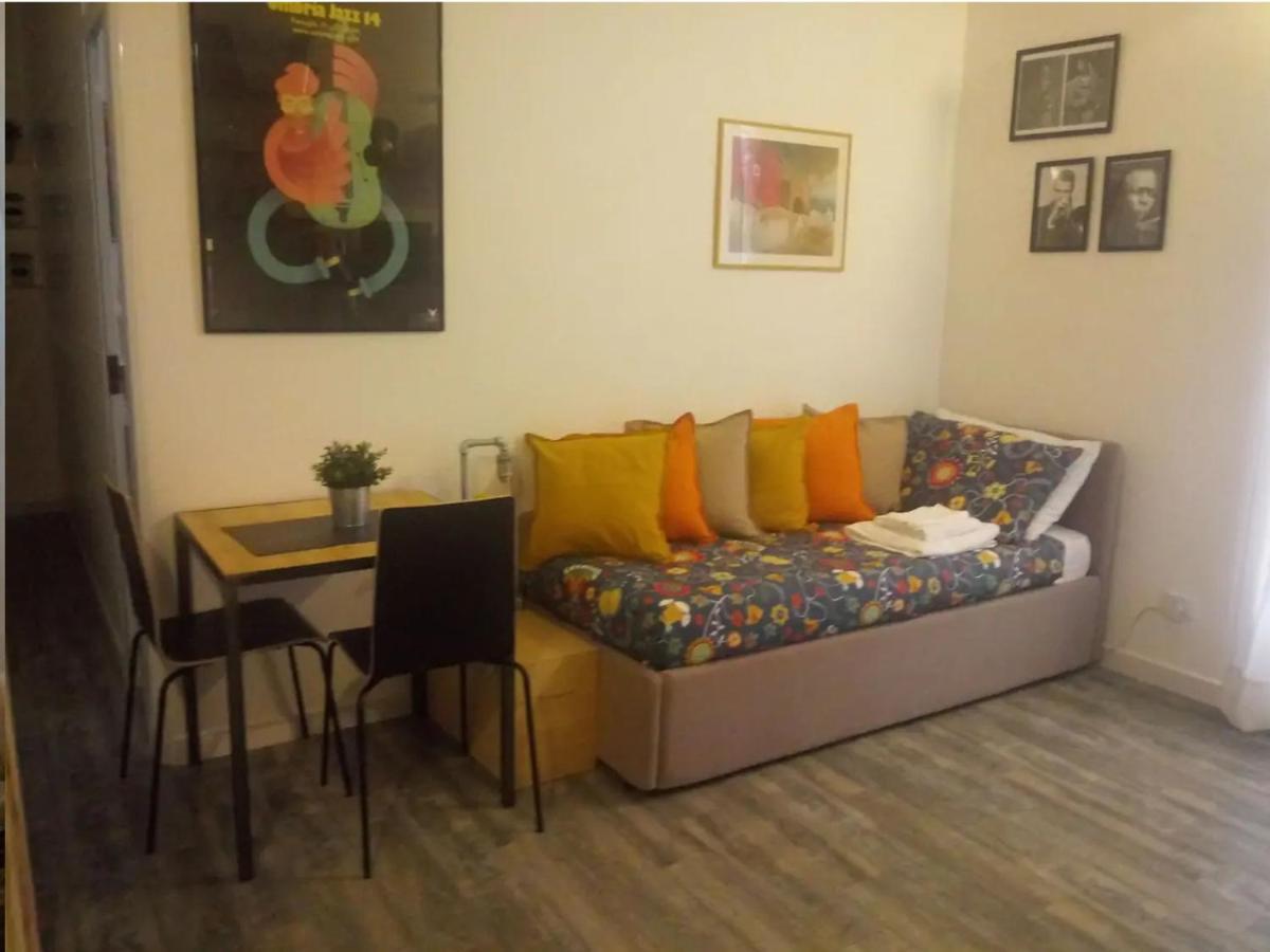 Apartamento Vesuvius A Mezzocannone Nápoles Exterior foto